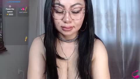 Snapshot of batari_giya chatting on February 19, 2025, 4:55 am Lara online show from February 19, 2025, 4:55 am