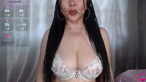 Snapshot of batari_giya chatting on November 3, 2025, 5:09 am Lara online show from November 3, 2025, 5:09 am