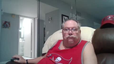 Snapshot of bbb1952 chatting on February 17, 2026, 4:57 pm Single Grandpa in Florida. Love to C2C and have Fun Privately online show from February 17, 2026, 4:57 pm