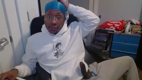 Snapshot of bbc_elrey chatting on February 19, 2026, 7:54 pm Racks online show from February 19, 2026, 7:54 pm