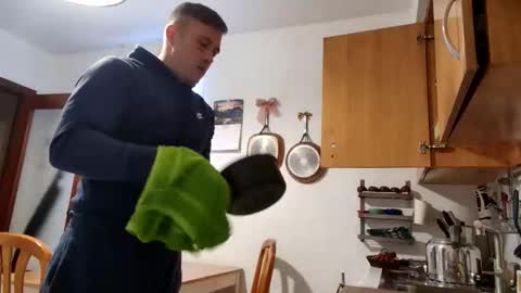 Snapshot of bbnamelezz chatting on October 28, 2025, 9:24 am BB Namelezz online show from October 28, 2025, 9:24 am