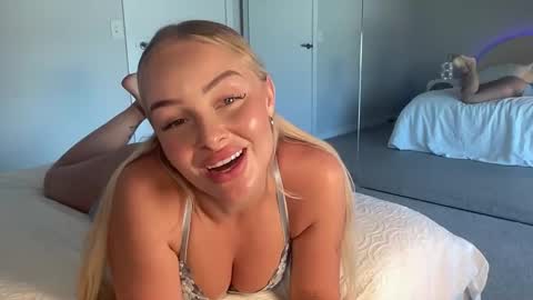 Snapshot of bbybreex chatting on September 29, 2025, 11:20 pm Bree online show from September 29, 2025, 11:20 pm