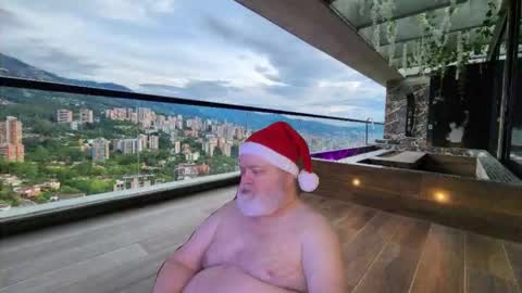 Snapshot of bear4muscle chatting on December 21, 2025, 8:49 pm Dookie online show from December 21, 2025, 8:49 pm