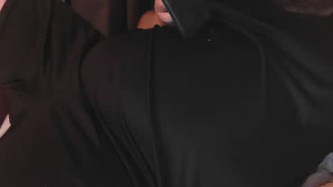 bear_man_oi online show from February 5, 2025, 2:59 pm