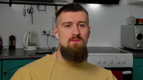 Snapshot of bearded_legend chatting on February 26, 2026, 11:37 pm Zeus online show from February 26, 2026, 11:37 pm