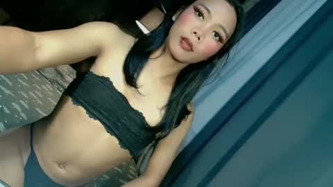 beatrice_luna online show from April 16, 2026, 3:57 pm