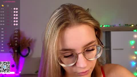 Kate online show from December 29, 2024, 12:23 pm