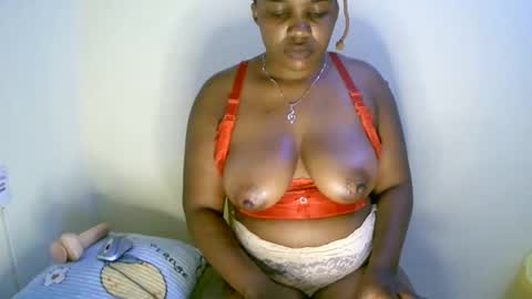 Snapshot of beautifulpeach2 chatting on February 7, 2025, 4:37 am beautifulpeach2 online show from February 7, 2025, 4:37 am