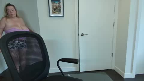 Snapshot of beauty4agent chatting on September 26, 2025, 7:51 pm beauty4agent online show from September 26, 2025, 7:51 pm