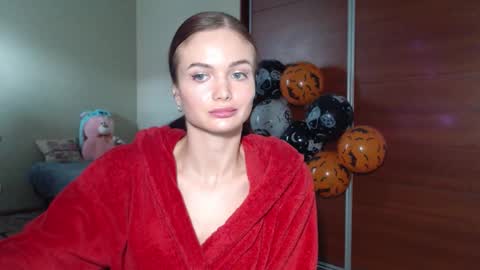 Snapshot of beauty_fruity chatting on November 12, 2025, 11:10 am Maria online show from November 12, 2025, 11:10 am