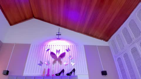 Chantall online show from February 10, 2026, 3:32 am