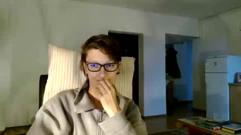 Snapshot of bebacksooon chatting on December 8, 2024, 2:09 pm Raluca online show from December 8, 2024, 2:09 pm