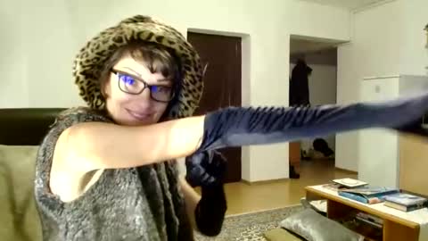 Snapshot of bebacksooon chatting on December 14, 2024, 5:36 pm Raluca online show from December 14, 2024, 5:36 pm