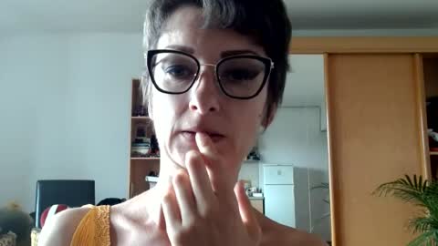 Snapshot of bebacksooon chatting on July 5, 2026, 2:57 pm Raluca online show from July 5, 2026, 2:57 pm