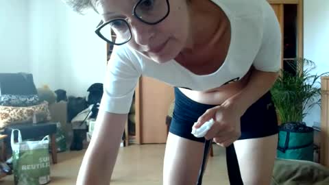 Snapshot of bebacksooon chatting on July 6, 2026, 3:03 pm Raluca online show from July 6, 2026, 3:03 pm