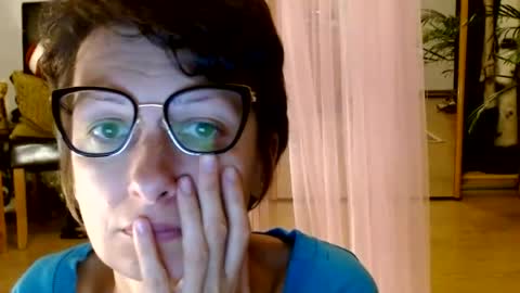 Snapshot of bebacksooon chatting on July 24, 2026, 7:23 pm Raluca online show from July 24, 2026, 7:23 pm