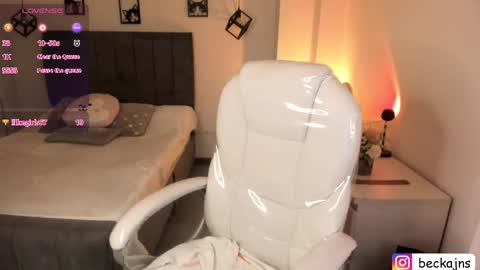 Marzhie online show from September 16, 2025, 2:07 pm