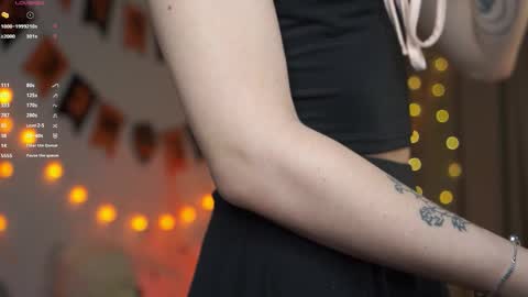 Snapshot of beckymadsons chatting on November 10, 2025, 2:05 pm Melissa online show from November 10, 2025, 2:05 pm