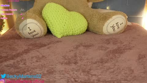 BeckyMartens come join me on    while im offline here  online show from December 18, 2024, 5:48 am