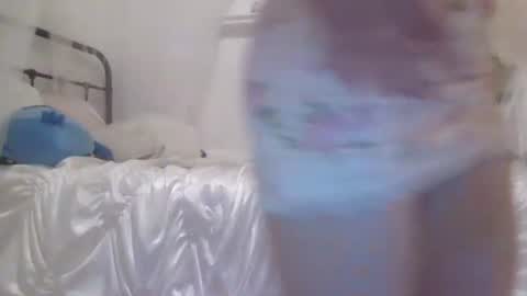 bedazzlemykitty online show from April 3, 2026, 3:48 am