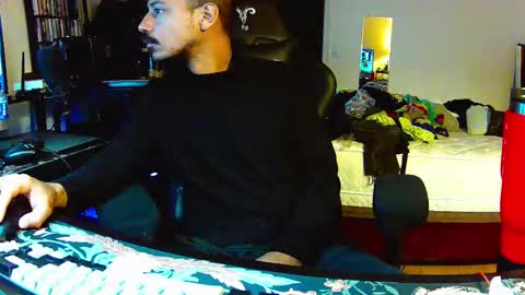 hungnheavy online show from October 4, 2025, 8:12 am