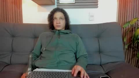 independent model online show from October 6, 2025, 3:59 am