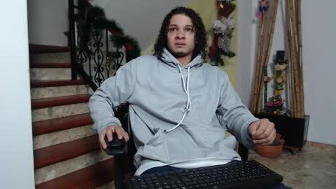 independent model online show from December 16, 2025, 5:23 am