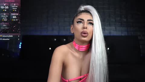 Snapshot of bella_blonda chatting on January 10, 2025, 10:57 pm Emma Bella online show from January 10, 2025, 10:57 pm