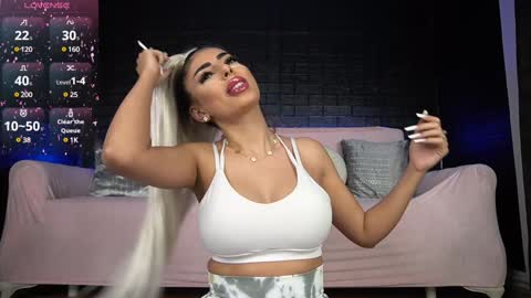 Snapshot of bella_blonda chatting on February 6, 2025, 4:14 pm Emma Bella online show from February 6, 2025, 4:14 pm