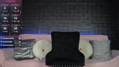 Snapshot of bella_blonda chatting on February 12, 2025, 10:04 pm Emma Bella online show from February 12, 2025, 10:04 pm