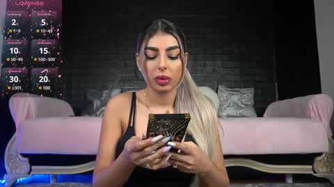 Snapshot of bella_blonda chatting on February 14, 2025, 8:48 pm Emma Bella online show from February 14, 2025, 8:48 pm