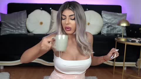 Snapshot of bella_blonda chatting on March 9, 2025, 7:37 pm Emma Bella online show from March 9, 2025, 7:37 pm
