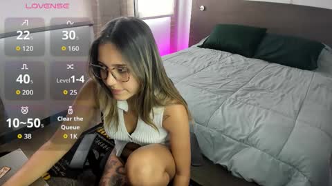 Snapshot of bella_blue_ chatting on October 15, 2025, 6:30 pm bella_blue_ online show from October 15, 2025, 6:30 pm