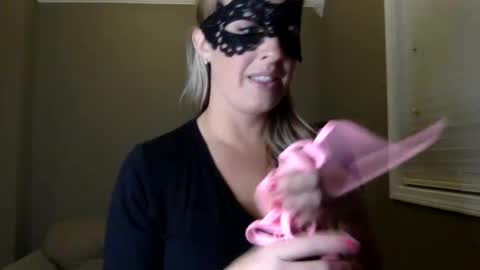 Snapshot of bella_bradford chatting on March 4, 2025, 2:17 am Bella Bradford online show from March 4, 2025, 2:17 am