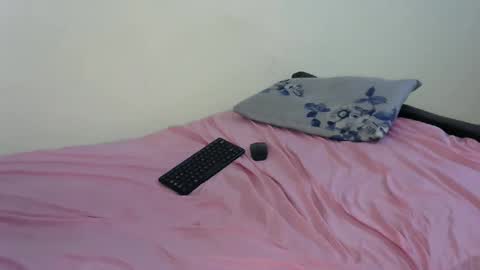 bella_c8 online show from February 4, 2026, 3:01 am