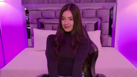 Snapshot of bella_clark2 chatting on November 5, 2025, 4:34 am Bella online show from November 5, 2025, 4:34 am