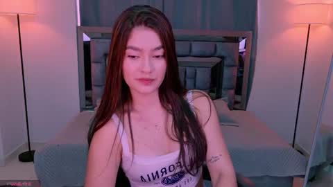 Snapshot of bella_clark2 chatting on July 16, 2026, 1:06 pm Bella online show from July 16, 2026, 1:06 pm