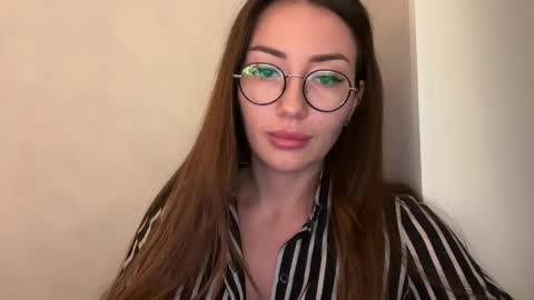 bella_foxxi online show from December 3, 2024, 12:46 am
