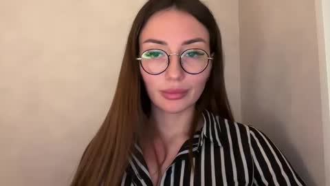 bella_foxxi online show from December 4, 2024, 3:10 pm