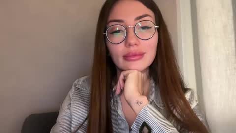 bella_foxxi online show from December 12, 2024, 7:48 pm