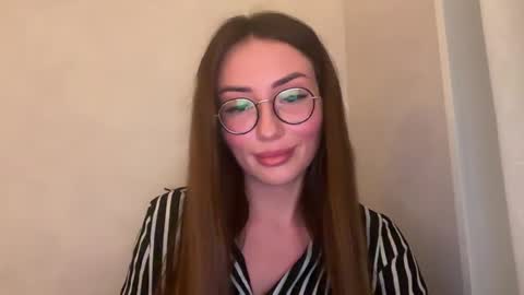 bella_foxxi online show from December 25, 2024, 4:32 pm