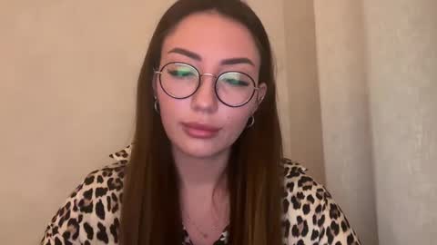 bella_foxxi online show from December 27, 2024, 9:43 pm