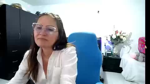 Snapshot of bella_ghisell chatting on October 1, 2025, 9:54 pm Bella online show from October 1, 2025, 9:54 pm