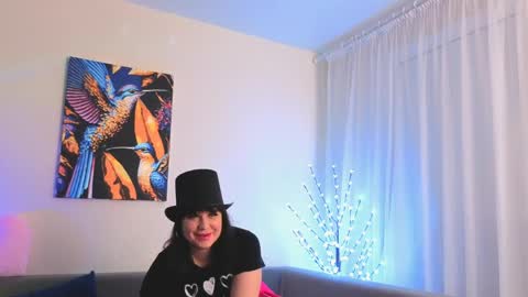 Snapshot of bella_hillss chatting on April 30, 2026, 8:15 pm Bella online show from April 30, 2026, 8:15 pm