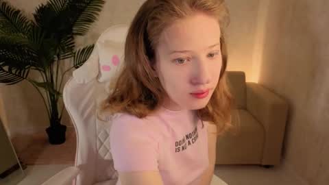 Snapshot of bella_keyt chatting on November 14, 2025, 9:19 am Bella online show from November 14, 2025, 9:19 am