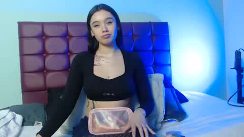 Snapshot of bella_lr chatting on November 5, 2025, 2:11 am Valentina online show from November 5, 2025, 2:11 am