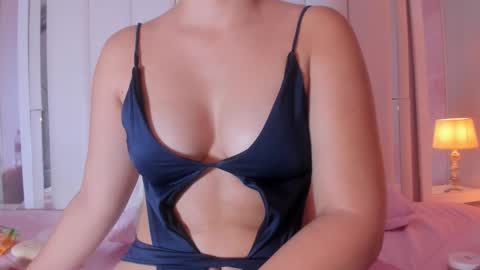 Snapshot of bella_miia_ chatting on October 25, 2025, 1:07 pm Mia online show from October 25, 2025, 1:07 pm