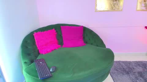 Snapshot of bella_moonlight_cr chatting on January 15, 2026, 4:17 am BELLA online show from January 15, 2026, 4:17 am