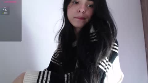 Snapshot of bella_musee chatting on December 23, 2024, 3:01 pm online show from December 23, 2024, 3:01 pm