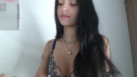 Snapshot of bella_musee chatting on January 8, 2025, 12:17 am online show from January 8, 2025, 12:17 am